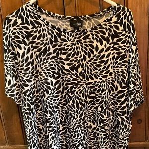 Women’s Size 3X Black and White Blouse by East 5th~Looks New